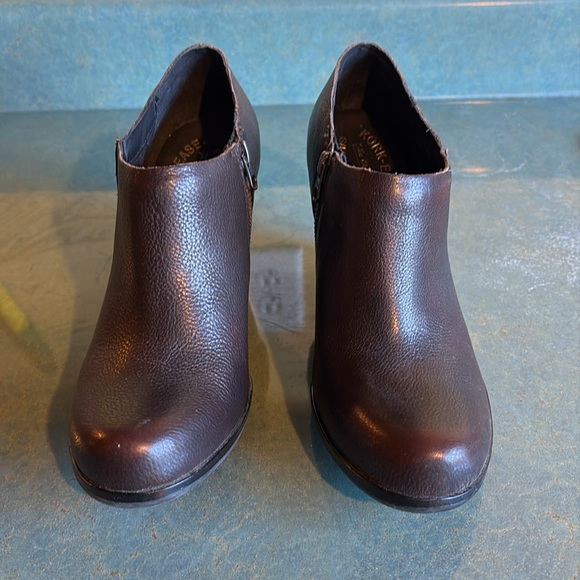 Kork Ease Holmes  Leather Wedge Bootie 9M like new,
Brownish Black, no box - Picture 5 of 8